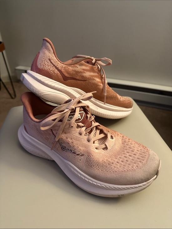 Hoka Shoes - Hoka Mach 6 women’s running shoes.